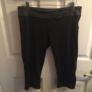 Forever 21 3/4th length workout pants size Medium